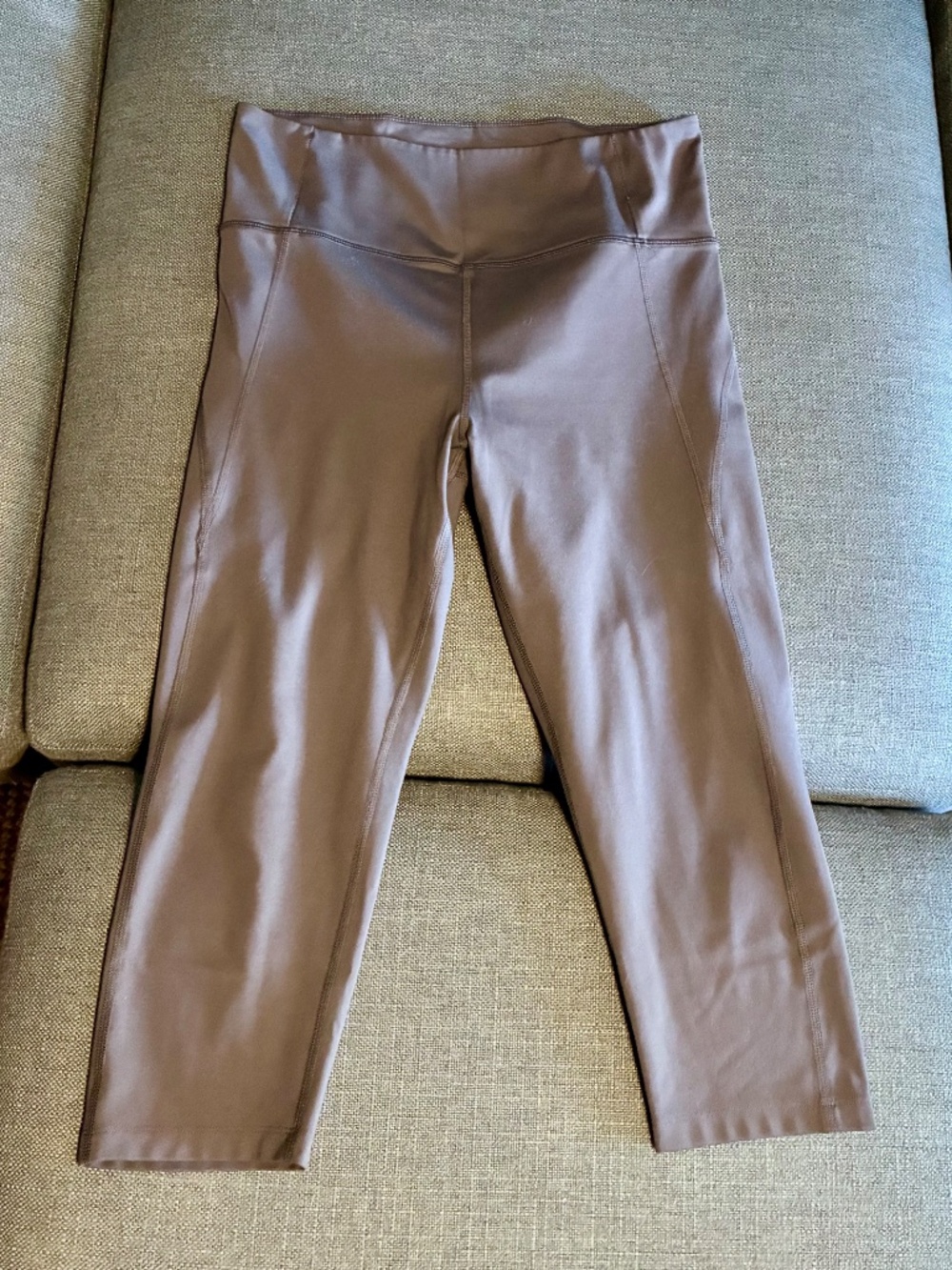 EUC Girlfriend Collective Compressive Hi-Rise Capri Leggings - Size L - Gray
